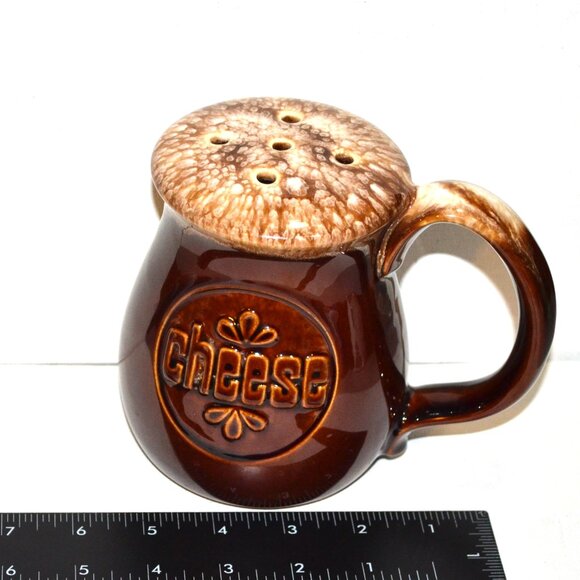 Two Pieces Of Vintage Hull Pottery Brown White Cheese Shaker Creamer - Picture 12 of 12